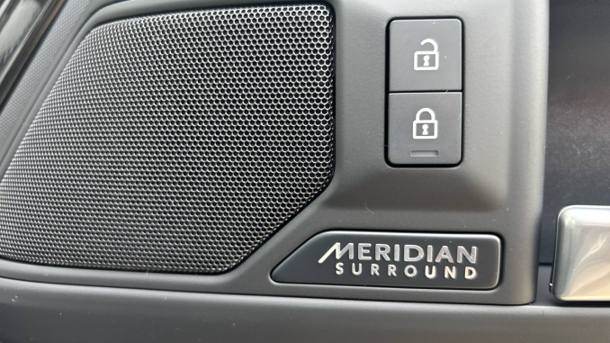 Land Rover Defender 3.0 D350 X-Dynamic HSE 90 3dr Auto Diesel Estate - Image 34